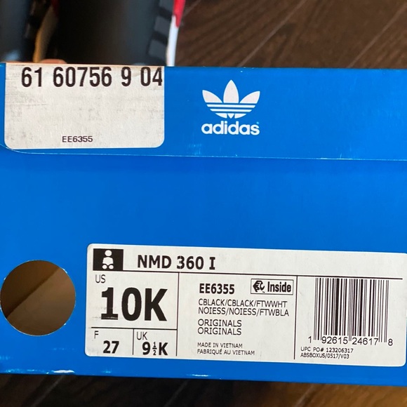 Kids brand new Nike shoes pink size 9 and black size 10 - Picture 6 of 6